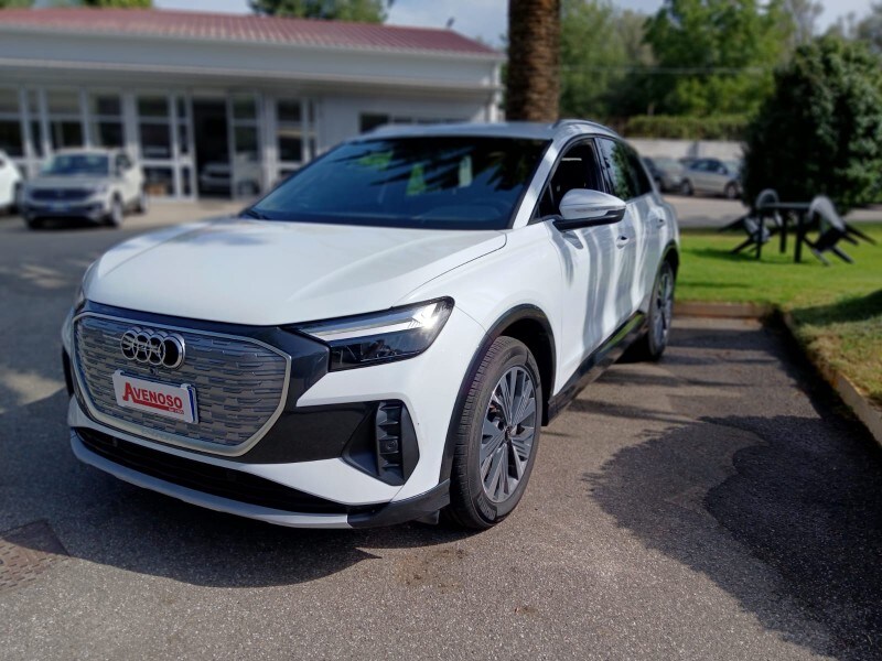 AUDI Q4 e-tron