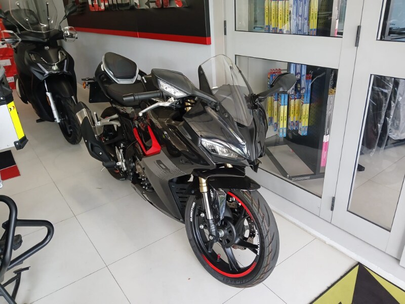 QJ Motor SRK 125R