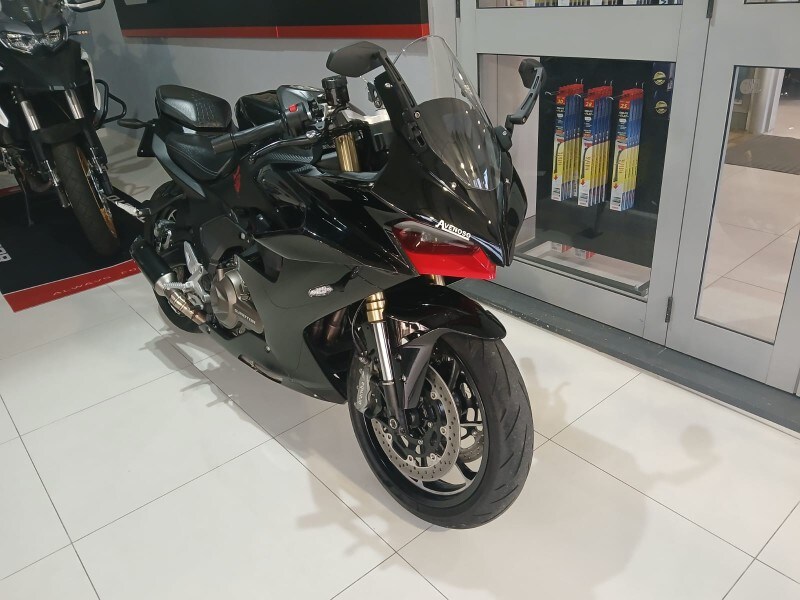 Foto QJ Motor SRK 550RS