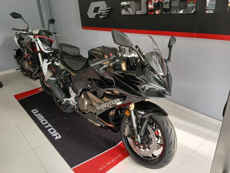 Foto QJ Motor SRK 600RS