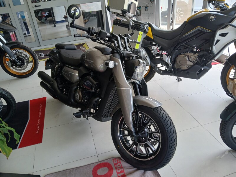 Foto QJ Motor SRV 400