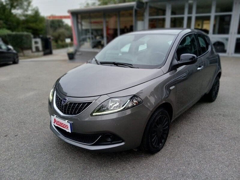 Lancia Ypsilon